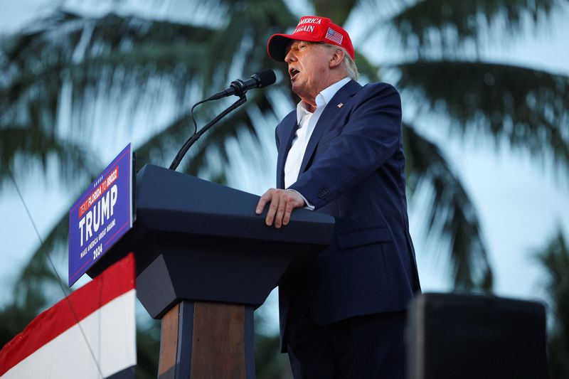 &copy; Reuters. FILE PHOTO: Republican presidential candidate and former U.S. President Donald Trump speaks during a campaign rally at his golf resort in Doral, Florida, U.S., July 9, 2024.  REUTERS/Brian Snyder/File Photo