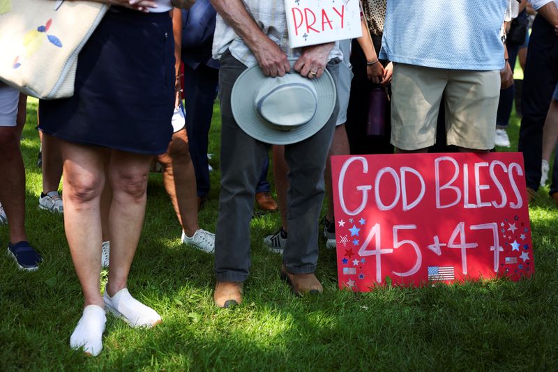 © Reuters. Supporters of former U.S. President Donald Trump attend a prayer vigil hosted by Turning Point Action near the venue for the Republican National Convention (RNC), at Zeidler Union Square in Milwaukee, Wisconsin, U.S., July 14, 2024 the day after shots were fired at a Trump rally and he was injured in Butler, Pennsylvania.  REUTERS/Andrew Kelly