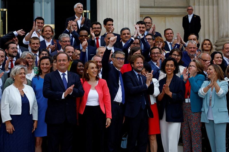 &copy; Reuters. FILE PHOTO: Former French President Francois Hollande, Member of Parliament of the French Socialist Party and the left-wing parties alliance named "Nouveau Front Populaire" (New Popular Front - NFP), poses for a family photo with Olivier Faure, First Secr