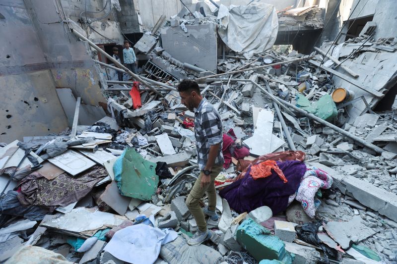 &copy; Reuters. Ataque israelense no centro de Gazan 16/7/2024   REUTERS/Ramadan Abed