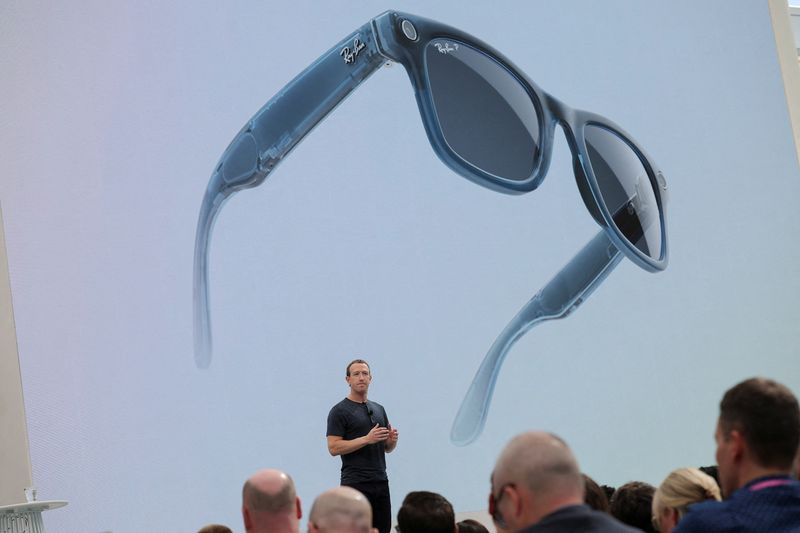 &copy; Reuters. File photo: Meta CEO Mark Zuckerberg delivers a speech, as a pair of Ray-Ban smart glasses appear on screen, during the Meta Connect event at the company's headquarters in Menlo Park, California, U.S., September 27, 2023. REUTERS/Carlos Barria/File photo