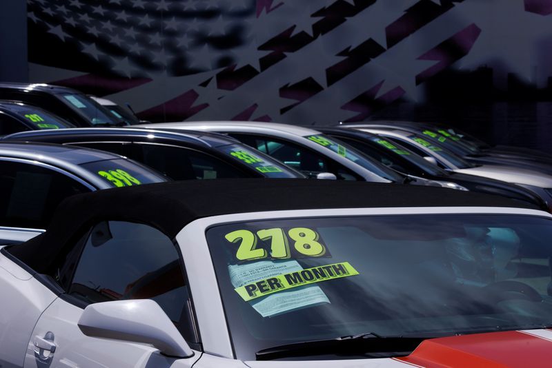 © Reuters. File Photo: Used cars are shown for sale at a car lot in National City, California, U.S., June 15, 2022. REUTERS/Mike Blake/File Photo