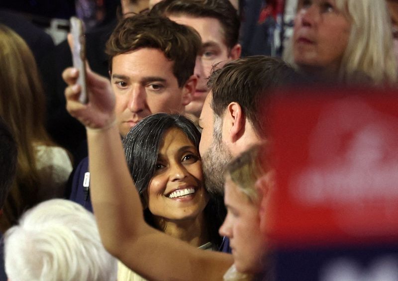 © Reuters. FILE PHOTO: Republican vice presidential candidate J.D. Vance is accompanied by his wife Usha Chilukuri Vance as he arrives for Day 1 of the Republican National Convention (RNC), at the Fiserv Forum in Milwaukee, Wisconsin, U.S., July 15, 2024. REUTERS/Mike Segar/File Photo