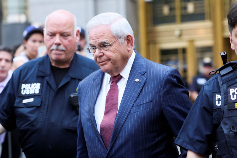 © Reuters. U.S. Senator Robert Menendez (D-NJ) looks on, following his bribery trial in connection with an alleged corrupt relationship with three New Jersey businessmen, in New York City, U.S., July 16, 2024. REUTERS/Brendan McDermid