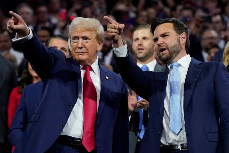 © Reuters. Republican presidential nominee and former U.S. President Donald Trump and Republican vice presidential nominee J.D. Vance point to the stage during Day 1 of the Republican National Convention (RNC), at the Fiserv Forum in Milwaukee, Wisconsin, U.S., July 15, 2024. REUTERS/Elizabeth Frantz