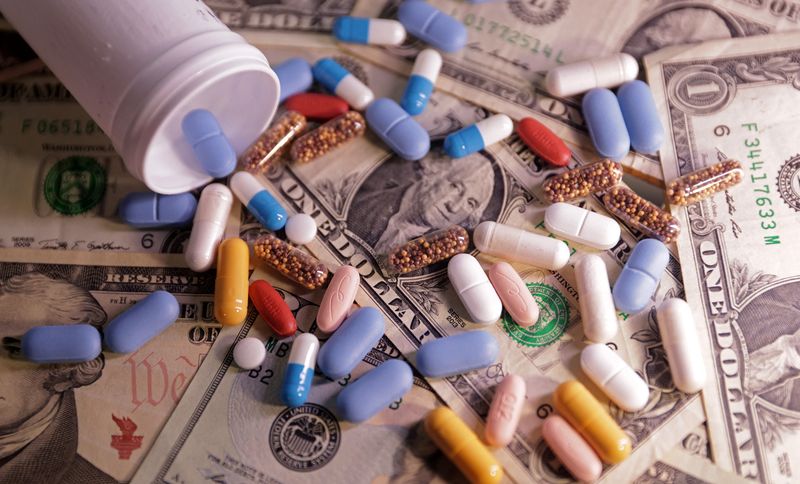 &copy; Reuters. FILE PHOTO: U.S. dollar banknotes and medicines are seen in this illustration taken, June 27, 2024. REUTERS/Dado Ruvic/Illustration/File Photo