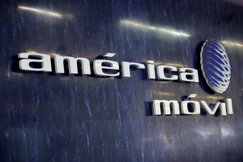 © Reuters. FILE PHOTO: The logo of America Movil is pictured on the wall at a reception area in the company's corporate offices, in Mexico City, Mexico January 25, 2022. REUTERS/Gustavo Graf/File Photo