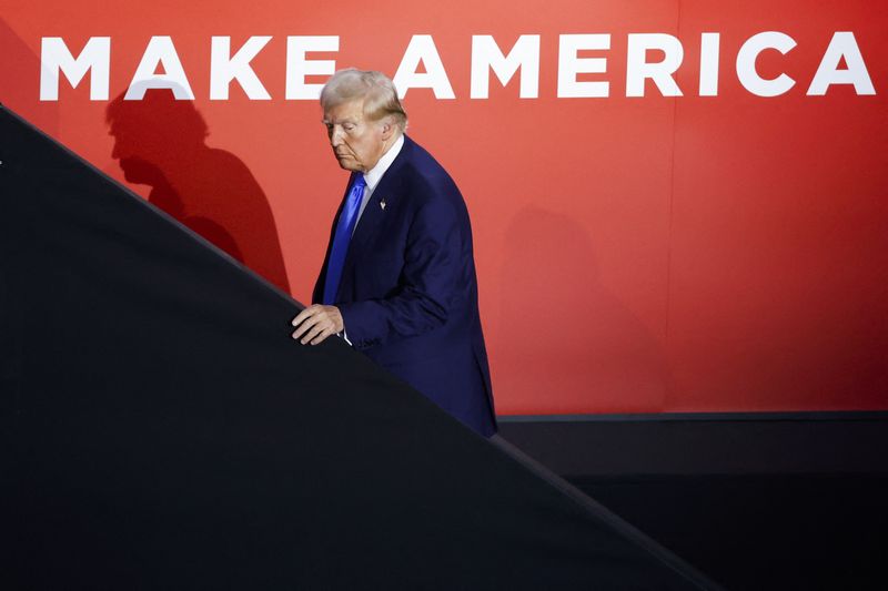 © Reuters. Republican presidential nominee and former U.S. President Donald Trump arrives Day 2 of the Republican National Convention (RNC), at the Fiserv Forum in Milwaukee, Wisconsin, U.S., July 16, 2024. REUTERS/Marco Bello