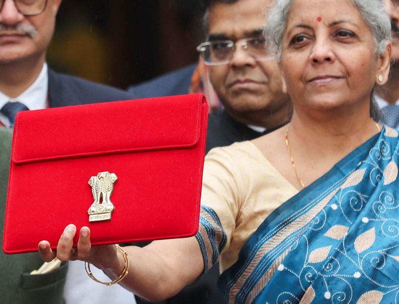 © Reuters. FILE PHOTO: India's Finance Minister Nirmala Sitharaman holds up a folder with the Government of India's logo as she leaves her office to present the federal budget in the parliament, ahead of the nation's general election, in New Delhi, India, February 1, 2024. REUTERS/Anushree Fadnavis/File photo