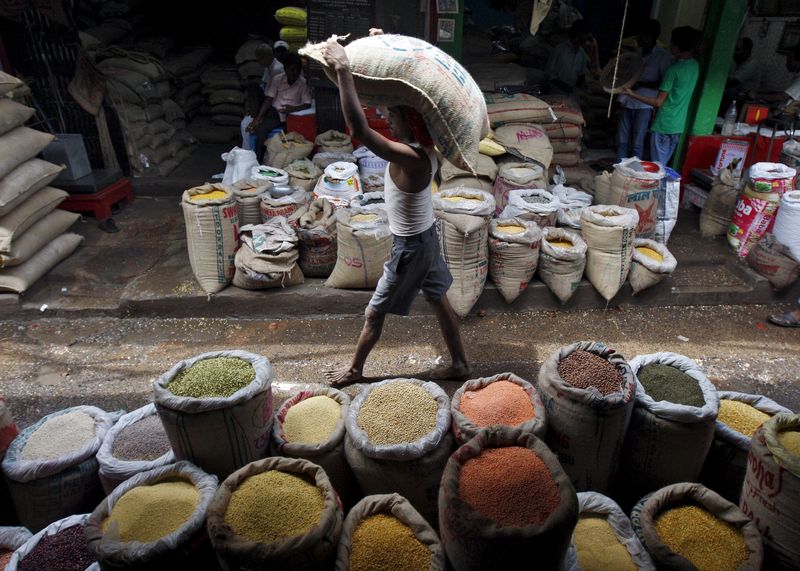 © Reuters. FILE PHOTO: A labourer carries a sack filled with pulses at a wholesale pulses market in Kolkata, India, July 31, 2015. REUTERS/Rupak De Chowdhuri/File photo