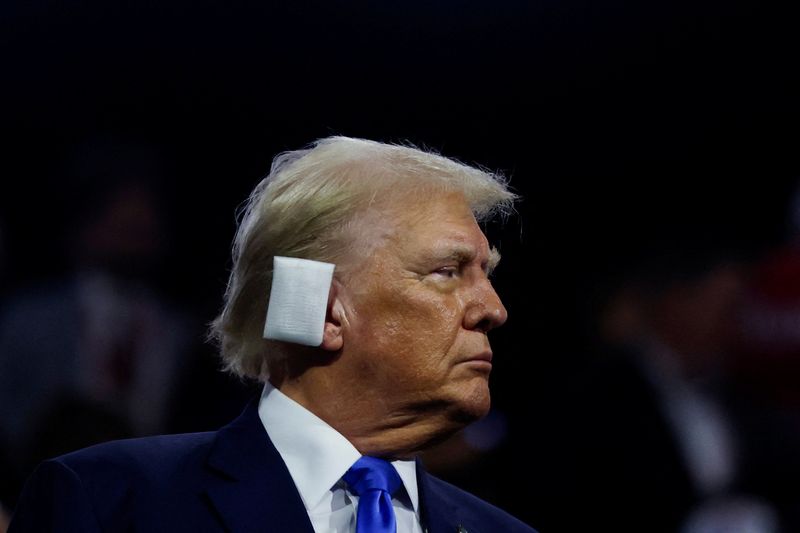 &copy; Reuters. Republican presidential nominee and former U.S. President Donald Trump looks on during Day 2 of the Republican National Convention (RNC), at the Fiserv Forum in Milwaukee, Wisconsin, U.S., July 16, 2024. REUTERS/Evelyn Hockstein   