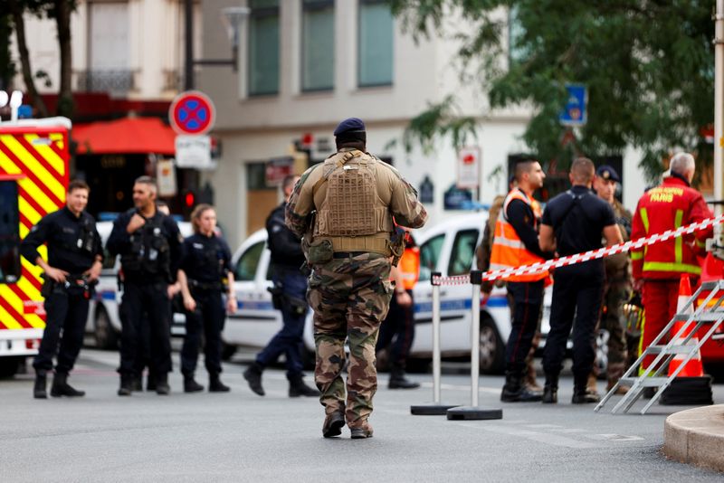 © Reuters. Rescue forces work at the scene after a car hit people sitting on a terrace in front of a restaurant in Paris, France July 17, 2024. REUTERS/Abdul Saboor