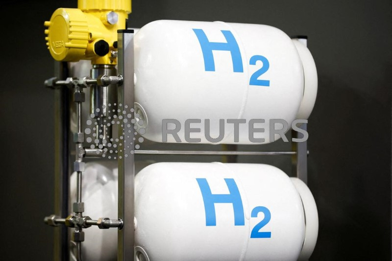 &copy; Reuters. Um logo de hidrogênio H2 é retratado na exposição Hyvolution em Paris, Françan01/02/2024nREUTERS/Benoit Tessier