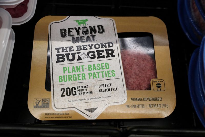 &copy; Reuters. FILE PHOTO: A Beyond Meat Burger is seen on display at a store in Port Washington, New York, U.S., June 3, 2019. REUTERS/Shannon Stapleton/File Photo