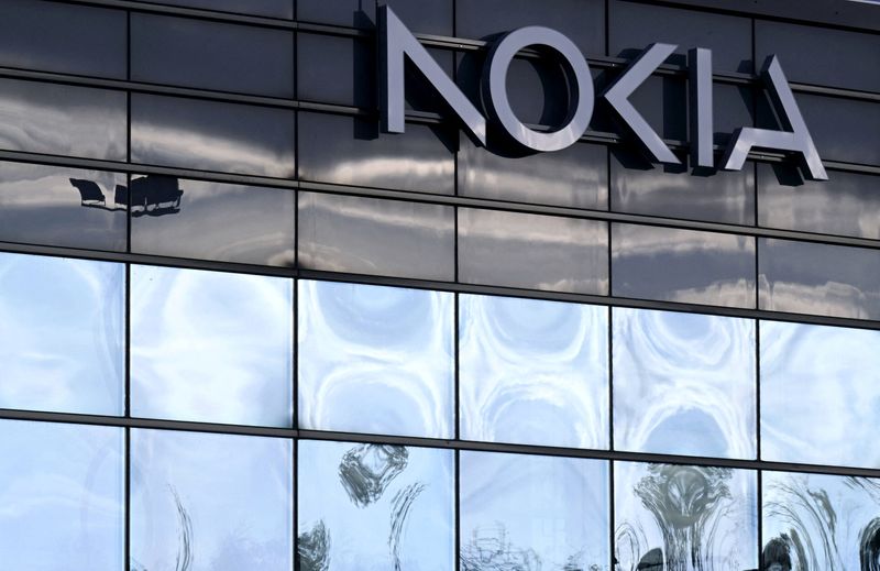 Nokia reports 32% drop in profit but sees recovery in 2nd half