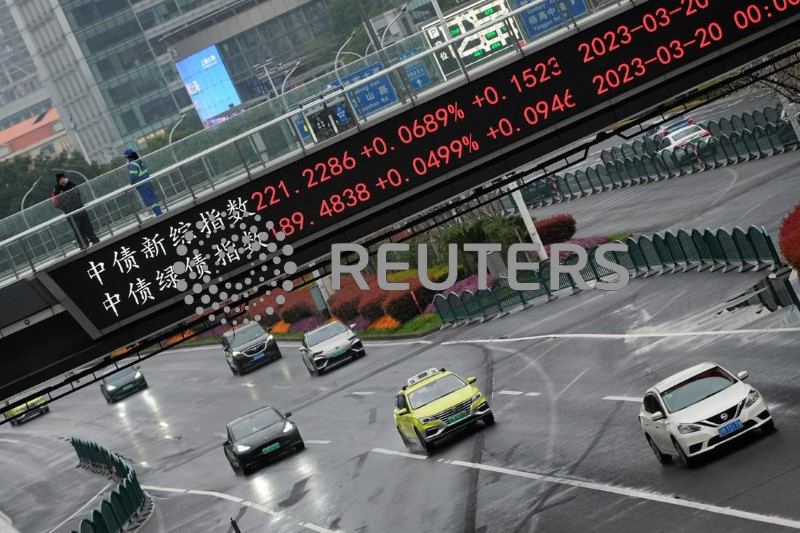 &copy; Reuters. Telão com cotações acionárias em Xangain21/03/2023. REUTERS/Aly Song