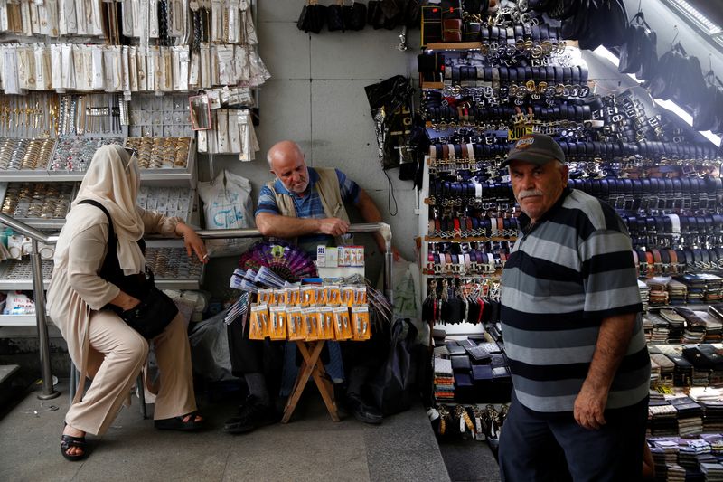 © Reuters. A street vendor waits for customers at an underground passage in Istanbul, Turkey, July 11, 2024. REUTERS/Dilara Senkaya