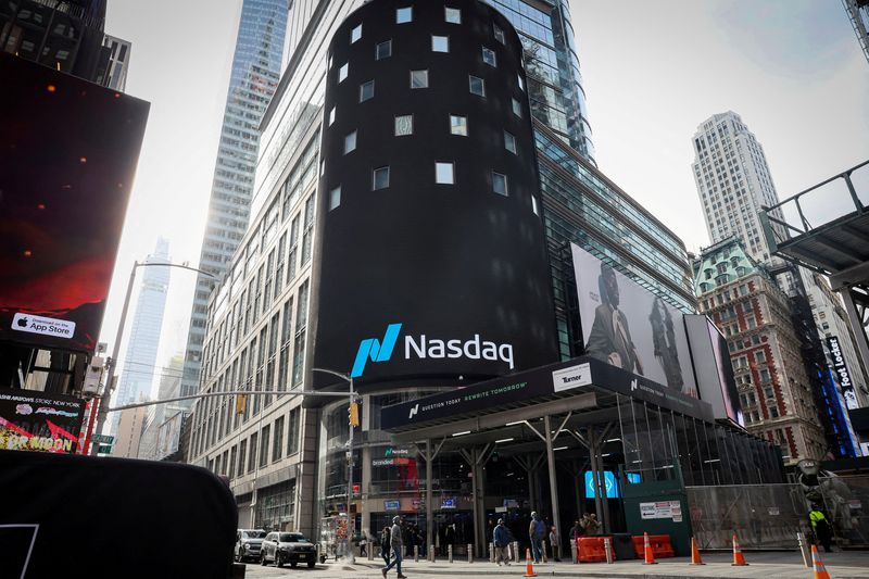 © Reuters. FILE PHOTO: Outside the Nasdaq Market site in New York City, U.S., March 26, 2024.  REUTERS/Brendan McDermid/File photo