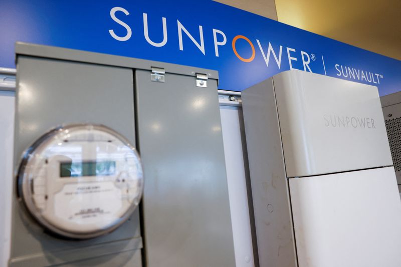 &copy; Reuters. FILE PHOTO: A SunPower SunVault display of the solar company SunPower is seen inside one of their offices in Richmond, California, U.S., July 15, 2021.  REUTERS/Peter DaSilva/File Photo