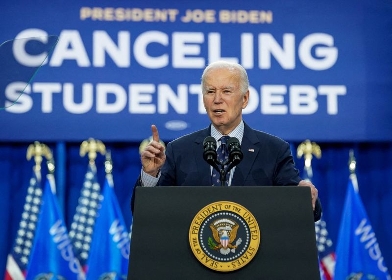 &copy; Reuters. FILE PHOTO: U.S. President Joe Biden speaks as he announces a new plan for federal student loan relief during a visit to Madison Area Technical College Truax Campus, in Madison, Wisconsin, U.S, April 8, 2024. REUTERS/Kevin Lamarque/File Photo