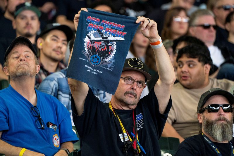 &copy; Reuters. FILE PHOTO: A Boeing worker holds a commemorative towel in the air as Boeing's Washington state factory workers vote on whether to give their union a strike mandate as they seek big salary gains from their first contract in 16 years, at T-Mobile Park in S