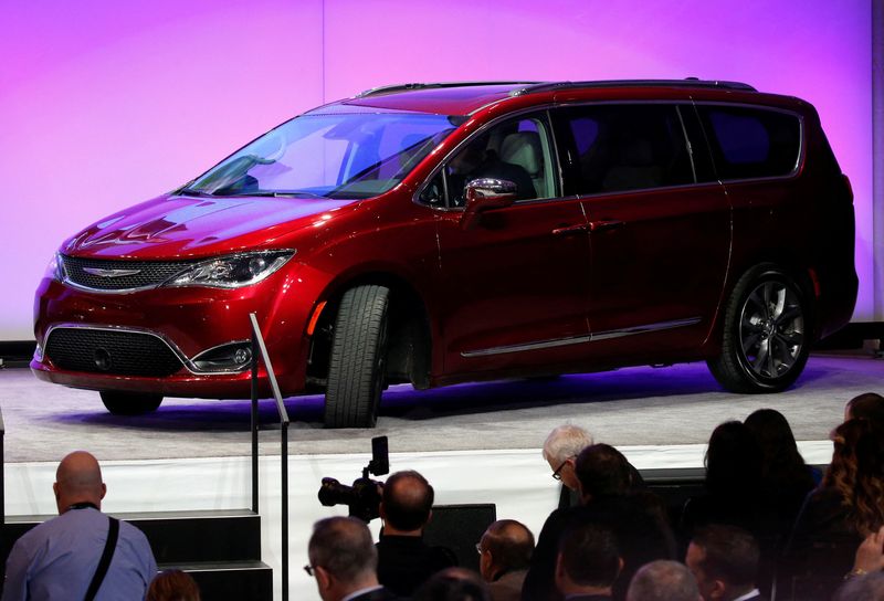 &copy; Reuters. FILE PHOTO: The Chrysler Pacifica is introduced as the 2017 Utility Vehicle of the Year during the North American International Auto Show in Detroit, Michigan, U.S., January 9, 2017. REUTERS/Brendan McDermid/File Photo