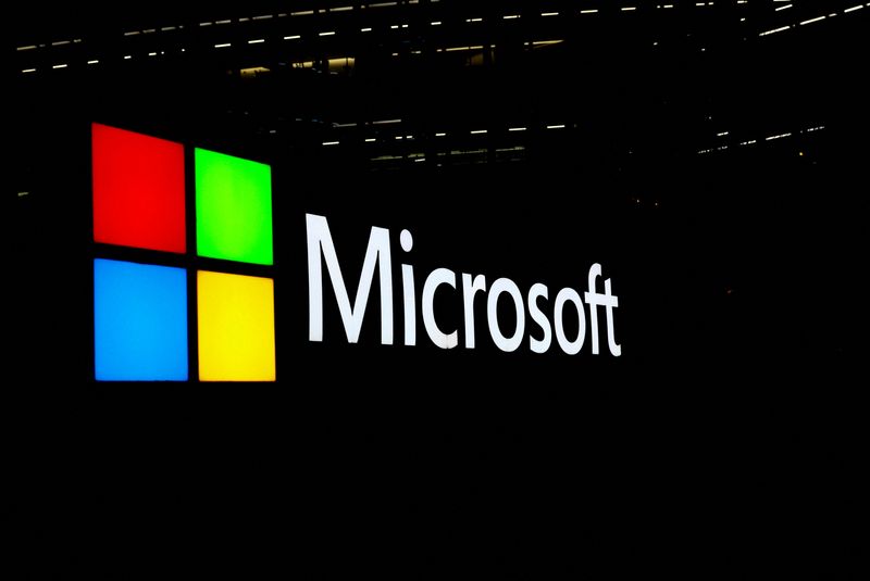 © Reuters. ẢNH TẬP TIN: Một góc nhìn cho thấy logo của Microsoft tại văn phòng Microsoft ở Issy-les-Moulineaux gần Paris, Pháp, ngày 25 tháng 3 năm 2024. REUTERS/Gonzalo Fuentes/Ảnh tập tin