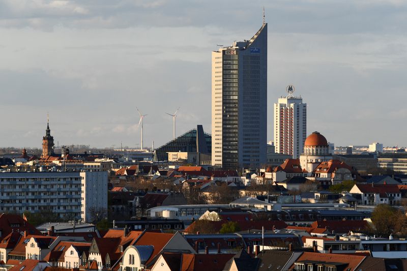 © Reuters. FILE PHOTO: The headquarters of the European Energy Exchange is pictured during evening light in a centre-of-town high-rise office building in Leipzig, Germany April 25, 2021.  REUTERS/Annegret Hilse/File Photo