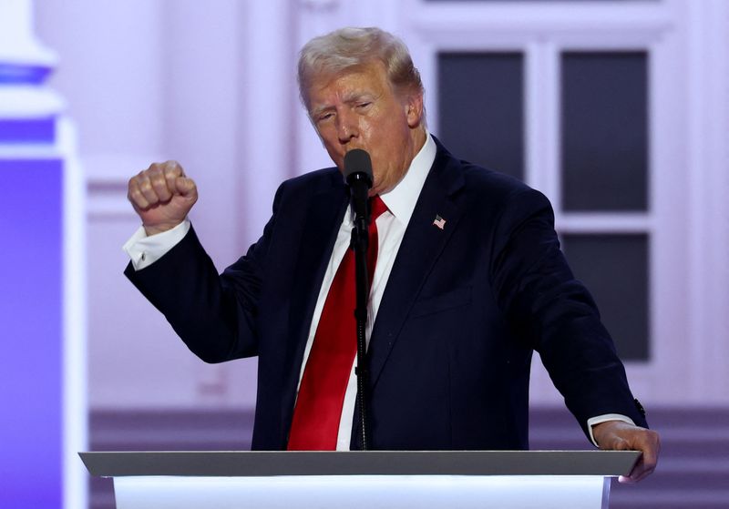 &copy; Reuters. Republican presidential nominee and former U.S. President Donald Trump gestures as he gives his acceptance speech on Day 4 of the Republican National Convention (RNC), at the Fiserv Forum in Milwaukee, Wisconsin, U.S., July 18, 2024. REUTERS/Mike Segar