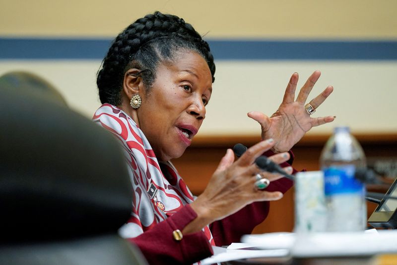 © Reuters. FILE PHOTO: U.S. Rep. Sheila Jackson Lee, D-Texas, speaks during a House Committee on Oversight and Reform hearing on gun violence on Capitol Hill in Washington, U.S., June 8, 2022. Andrew Harnik/Pool via REUTERS/File Photo
