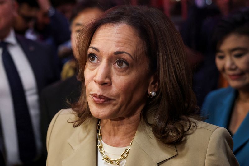 © Reuters. FILE PHOTO: U.S. Vice President Kamala Harris looks on as she visits the Reading Terminal Market in Philadelphia, Pennsylvania, U.S., July 13, 2024. REUTERS/Kevin Mohatt/File Photo