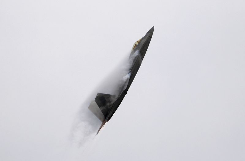 &copy; Reuters. FILE PHOTO: A U.S. Air Force F-22 Raptor fighter jet piloted by Major John Cummings performs maneuvers during the California International Airshow in Salinas, California, September 27, 2015. REUTERS/Michael Fiala/File Photo