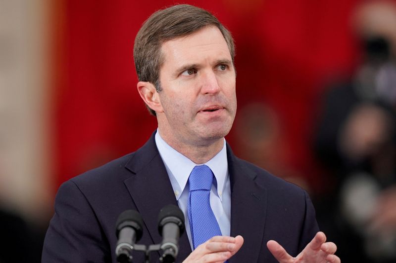 &copy; Reuters. FILE PHOTO: Kentucky’s Democratic Governor Andy Beshear speaks to the crowd gathered during his public swearing-in ceremony in Frankfort, Kentucky, U.S. December 10, 2019.  REUTERS/Bryan Woolston/File Photo