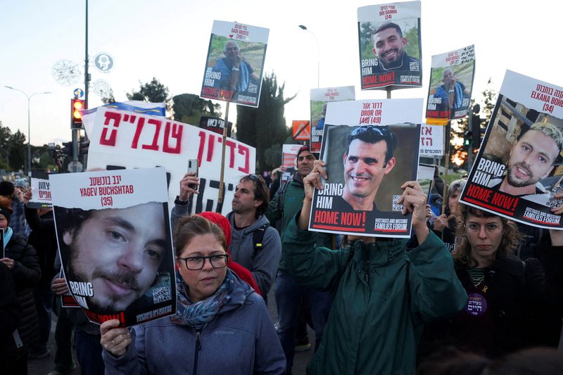 &copy; Reuters. Protesto em Jerusalém pela libertação de reféns de Gazan  9/4/2024   REUTERS/Ronen Zvulun