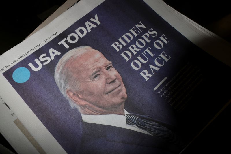 © Reuters. The front page of USA Today is seen the day U.S. President Joe Biden announced that he is dropping his reelection bid, at the New York Times College Point Printing Plant in Queens, New York City, New York, U.S., July 21, 2024. REUTERS/Caitlin Ochs