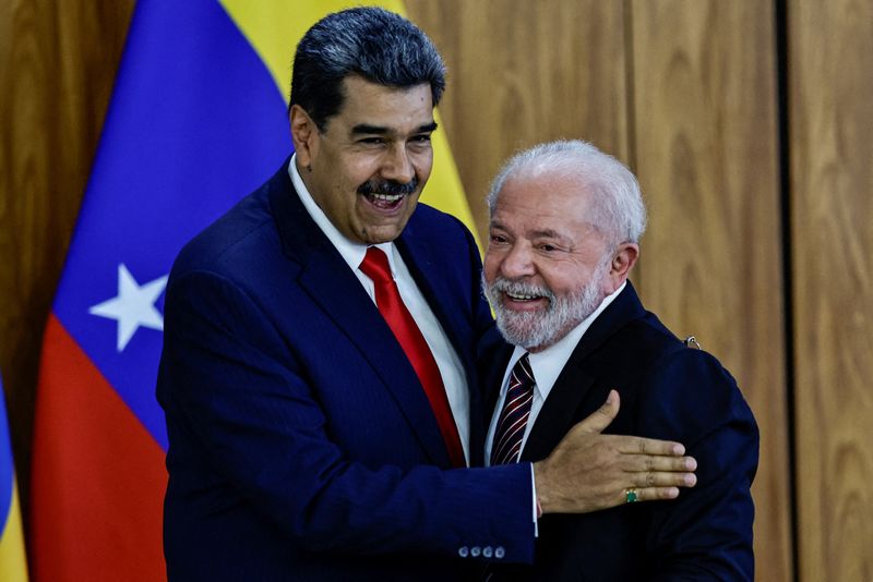 &copy; Reuters. Presidente Luiz Inácio Lula da Silva ao lado do presidente da Venezuela, Nicolás Maduro, em Brasílian29/05/2023nREUTERS/Ueslei Marcelino 