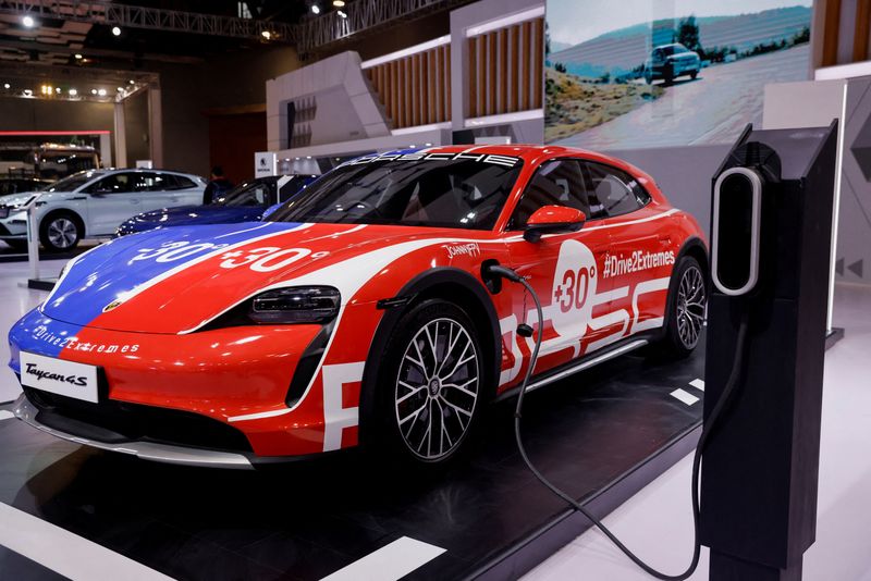 © Reuters. FILE PHOTO: Porsche's electric vehicle Taycan 4s is seen on display at Bharat Mobility Global Expo organised by India's commerce ministry at Pragati Maidan in New Delhi, India, February 1, 2024. REUTERS/Anushree Fadnavis/File Photo