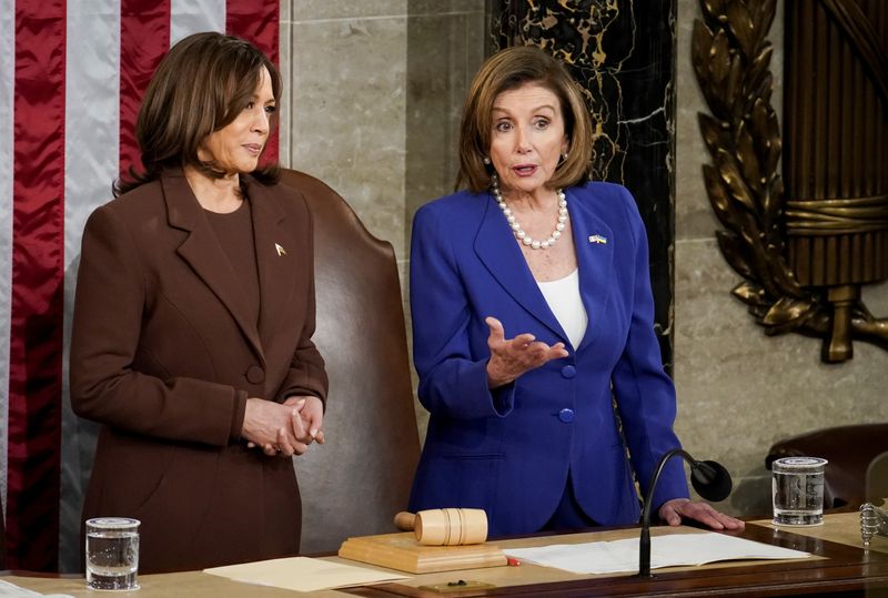 &copy; Reuters. FILE PHOTO: U.S. House Speaker Nancy Pelosi speaks with U.S. Vice President Kamala Harris during the State of the Union address by U.S. President Joe Biden at the U.S. Capitol in Washington, DC, U.S, March 1, 2022.  Al Drago/Pool via REUTERS/File Photo