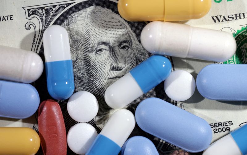 &copy; Reuters. FILE PHOTO: U.S. dollar banknote and medicines are seen in this illustration taken, June 27, 2024. REUTERS/Dado Ruvic/Illustration