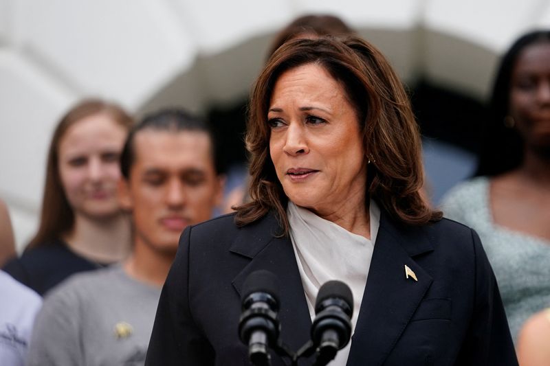 &copy; Reuters. U.S. Vice President Kamala Harris, delivers remarks to the women and men's National Collegiate Athletic Association (NCAA) Champion teams in her first public appearance since President Joe Biden dropped out of the 2024 race, on the South Lawn of the White