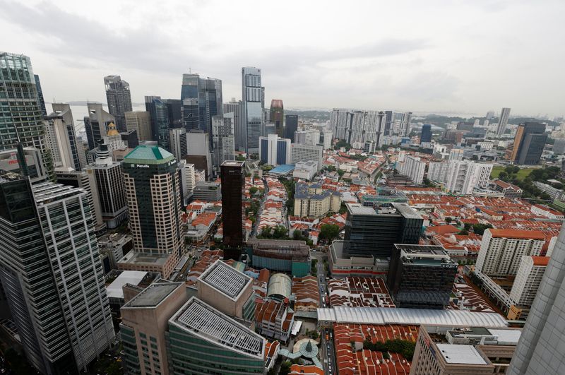 © Reuters. FILE PHOTO: A view of the central business district in Singapore July 11, 2023. REUTERS/Edgar Su/File Photo