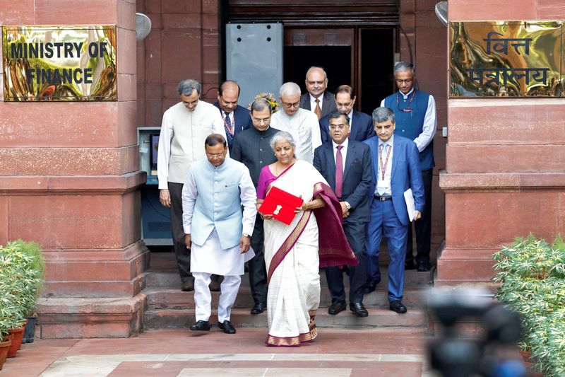 &copy; Reuters. India's Finance Minister Nirmala Sitharaman holds a folder with the Government of India's logo while leaving her office to present the union budget in the parliament in New Delhi, India, July 23, 2024. REUTERS/Altaf Hussain