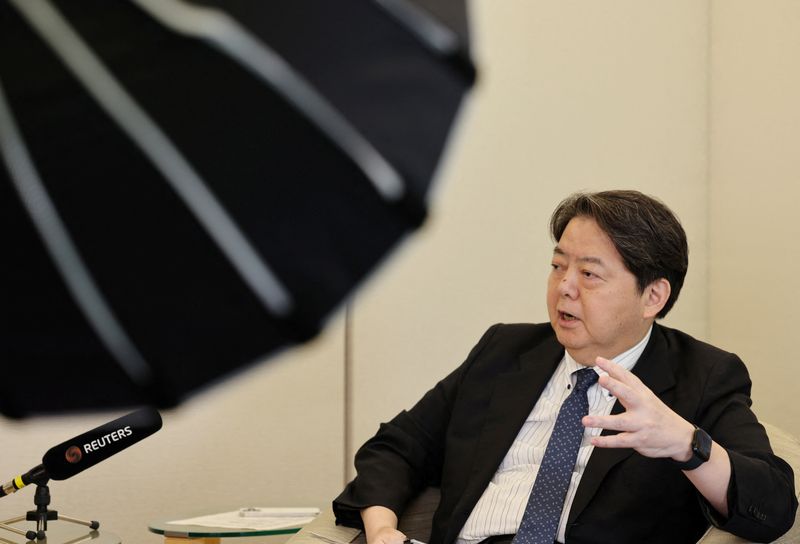 © Reuters. Japan's Chief Cabinet Secretary Yoshimasa Hayashi speaks during an interview with Reuters in Tokyo, Japan July 19, 2024. REUTERS/Kim Kyung-Hoon