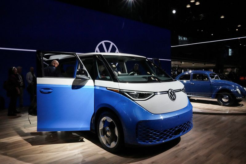 &copy; Reuters. FILE PHOTO: A Volkswagen ID. Buzz and a Volkswagen Beetle are seen during the New York International Auto Show Press Preview, in Manhattan, New York City, U.S., March 27, 2024. REUTERS/David Dee Delgado/File Photo