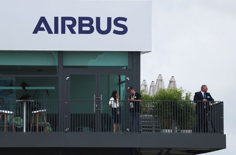 © Reuters. Branding for Airbus is seen at the Farnborough International Airshow, in Farnborough, Britain, July 22, 2024. REUTERS/Toby Melville