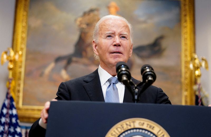 © Reuters. FILE PHOTO: U.S. President Joe Biden delivers a statement a day after Republican challenger Donald Trump was shot at a campaign rally, during brief remarks at the White House in Washington, U.S., July 14, 2024. REUTERS/Nathan Howard/File Photo