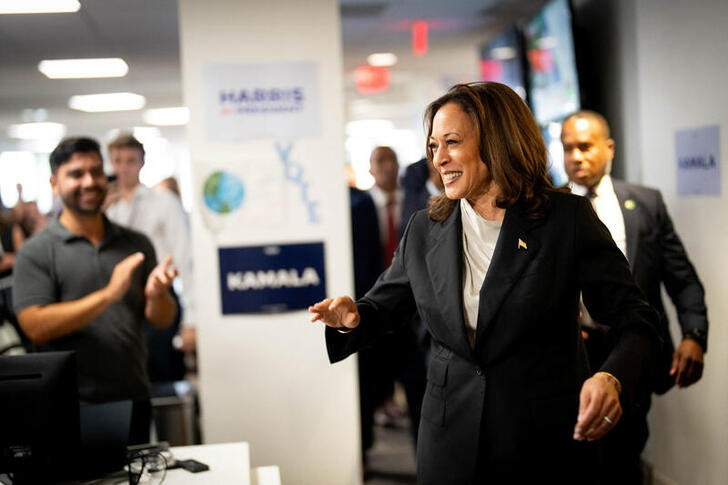 © Reuters. U.S. Vice President Kamala Harris arrives at her Presidential Campaign headquarters in Wilmington, DE, U.S.,  July 22, 2024.  Erin Schaff/Pool via REUTERS