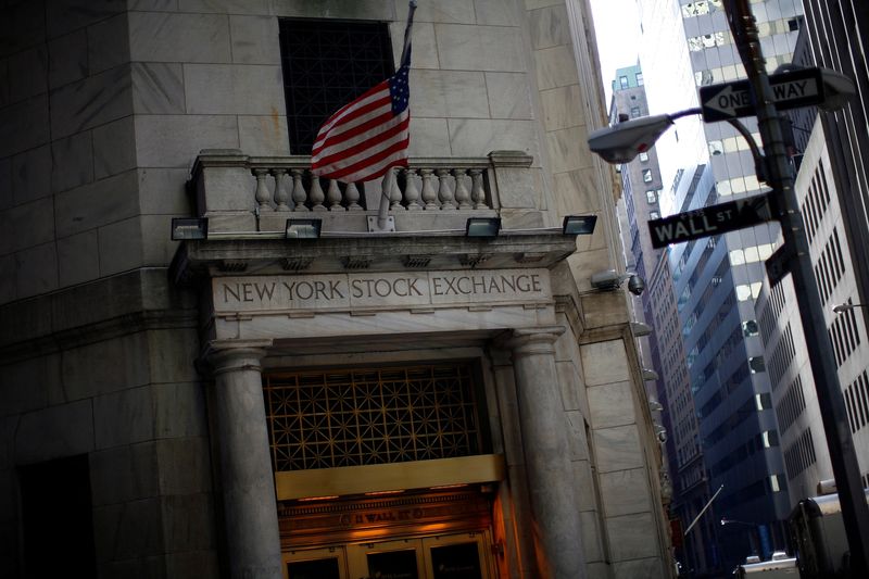 © Reuters. FILE PHOTO: The New York Stock Exchange is seen February 9, 2011.   REUTERS/Eric Thayer/File Photo