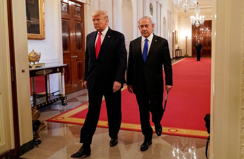 © Reuters. FILE PHOTO: U.S. President Donald Trump and Israel's Prime Minister Benjamin Netanyahu arrive to deliver joint remarks on a Middle East peace plan proposal in the East Room of the White House in Washington, U.S., January 28, 2020. REUTERS/Joshua Roberts/File Photo