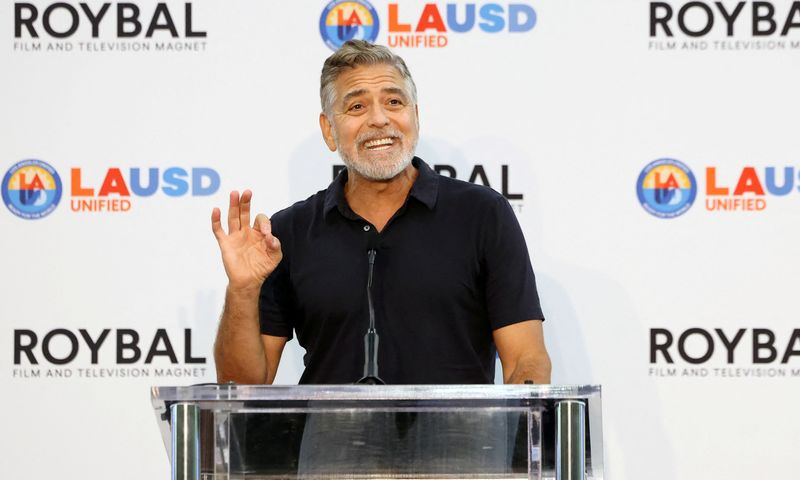 © Reuters. FILE PHOTO: Actor George Clooney speaks at an event for the second year of the Roybal School of Film and Television Production Magnet at the Edward R. Roybal Learning Center in Los Angeles, California, U.S., October 13, 2023. REUTERS/Mario Anzuoni/File Photo